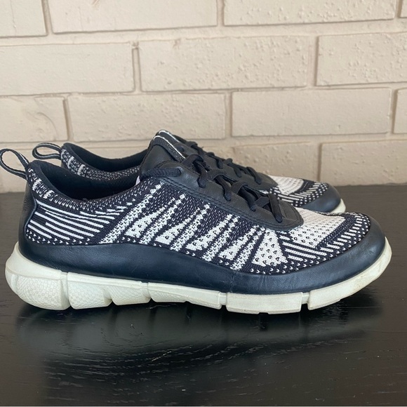 Ecco Intrinsic Knit Womens Size 38 US 7 White Black Sneakers Shoes Lightweight - Picture 1 of 7